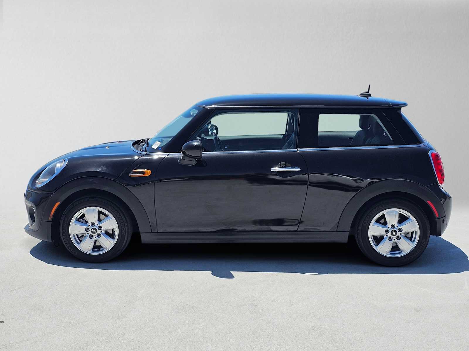 Used 2019 MINI Cooper 2-Door Hardtop FWD image 6
