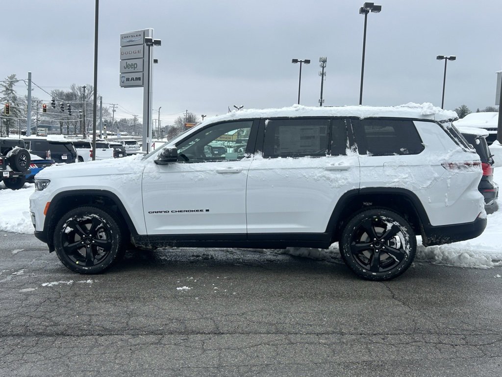 New 2025 Jeep Grand Cherokee L Limited w/ Black Appearance Package image 11