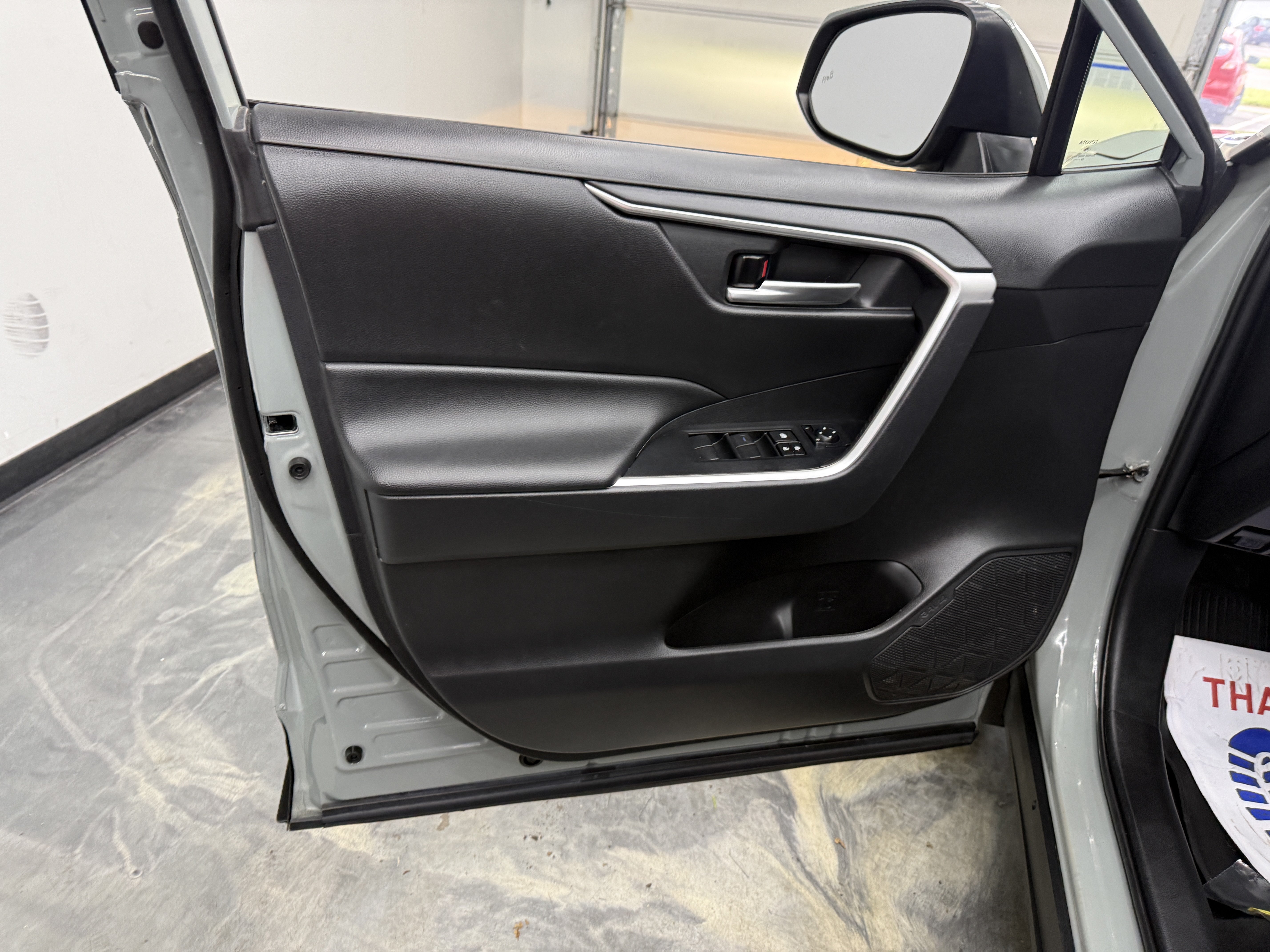 Used 2021 Toyota RAV4 XLE w/ Convenience Package AWD/4WD image 8