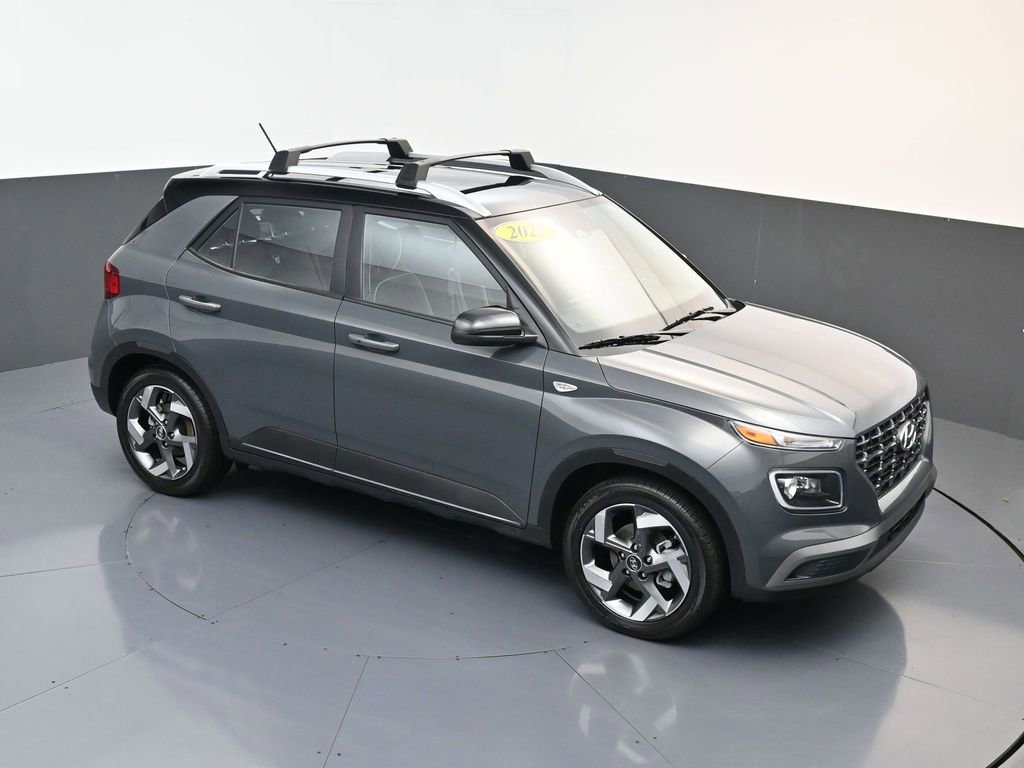 Used 2025 Hyundai Venue Limited image 14
