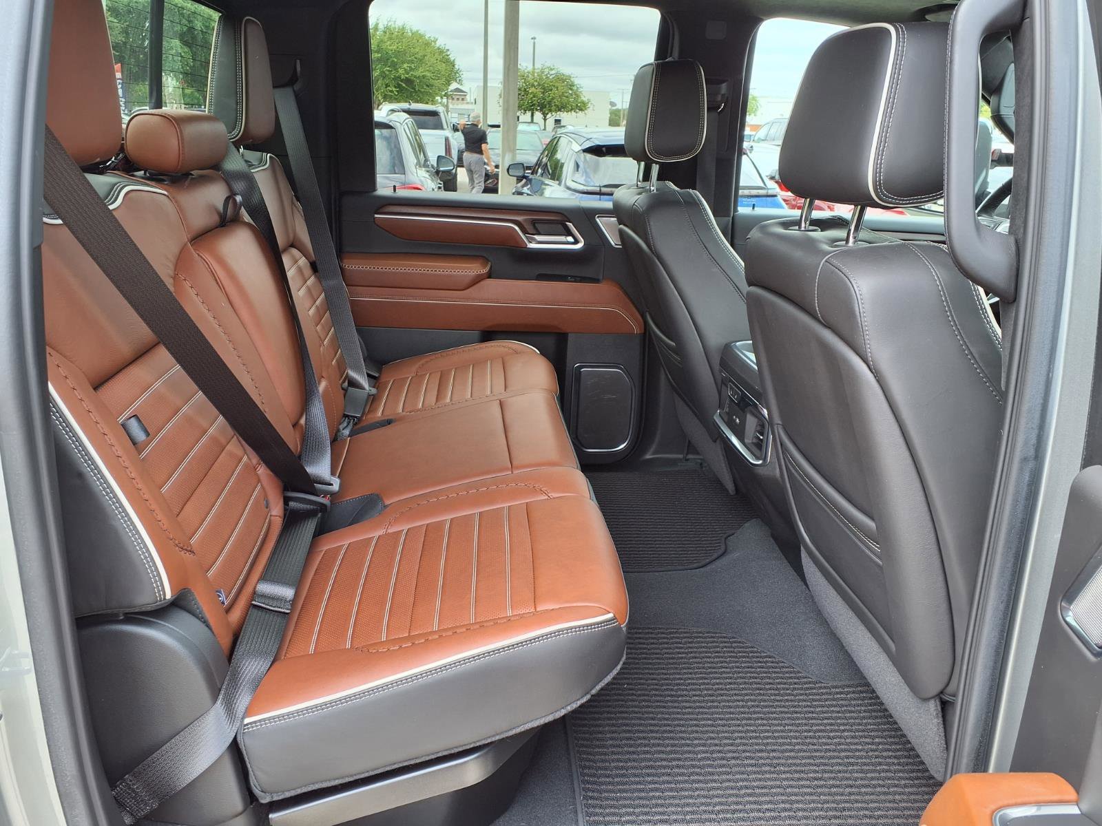 Used 2024 GMC Sierra 3500 Denali Ultimate AWD/4WD image 15