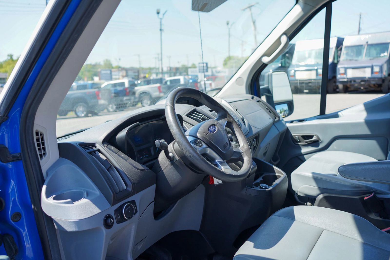 Used 2018 Ford Transit 250 148 Medium Roof RWD image 2
