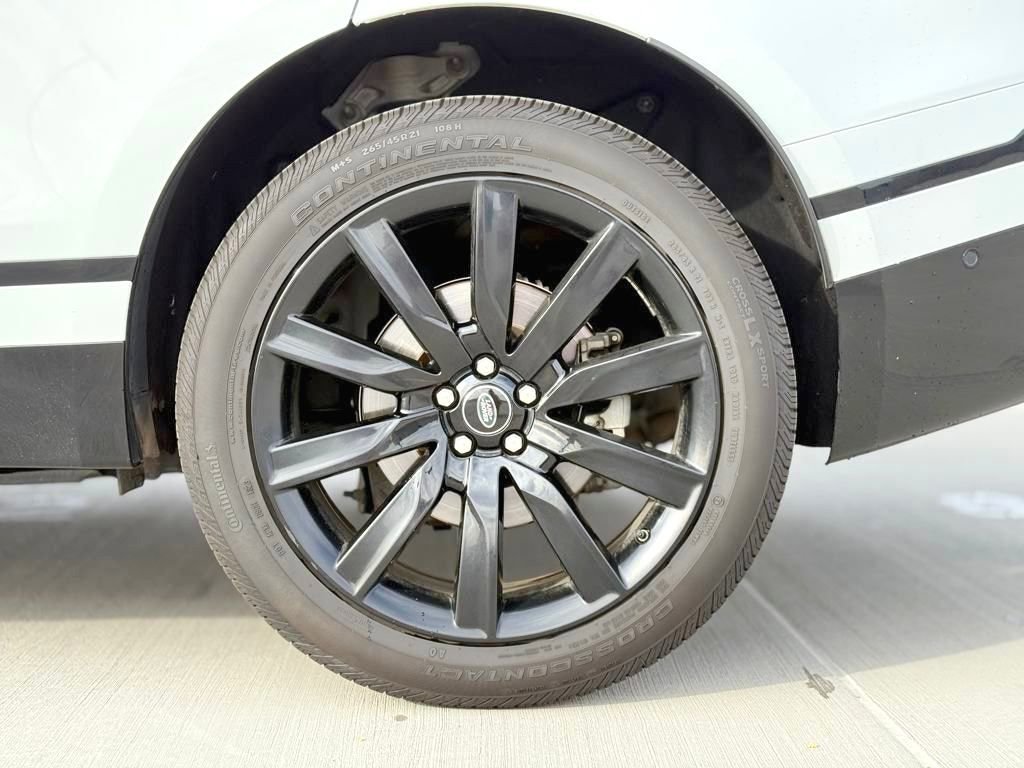Used 2018 Land Rover Range Rover Velar R-Dynamic SE AWD/4WD image 5
