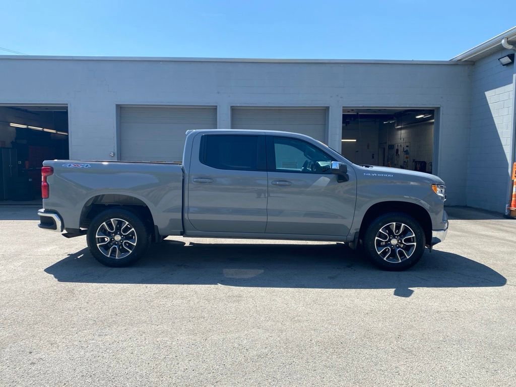 Used 2024 Chevrolet Silverado 1500 LT AWD/4WD image 2