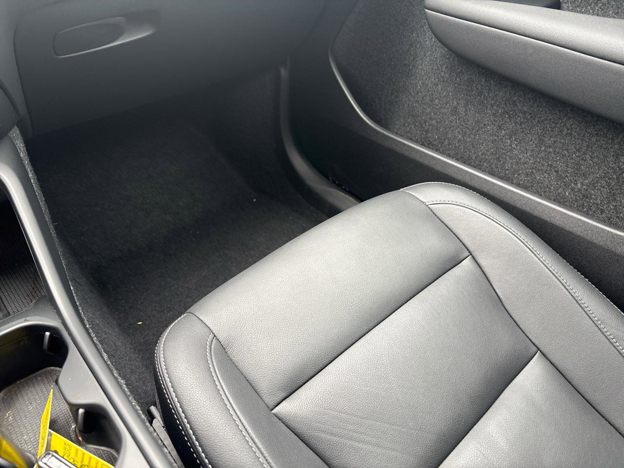 Used 2025 Volvo XC40 B5 Core image 19