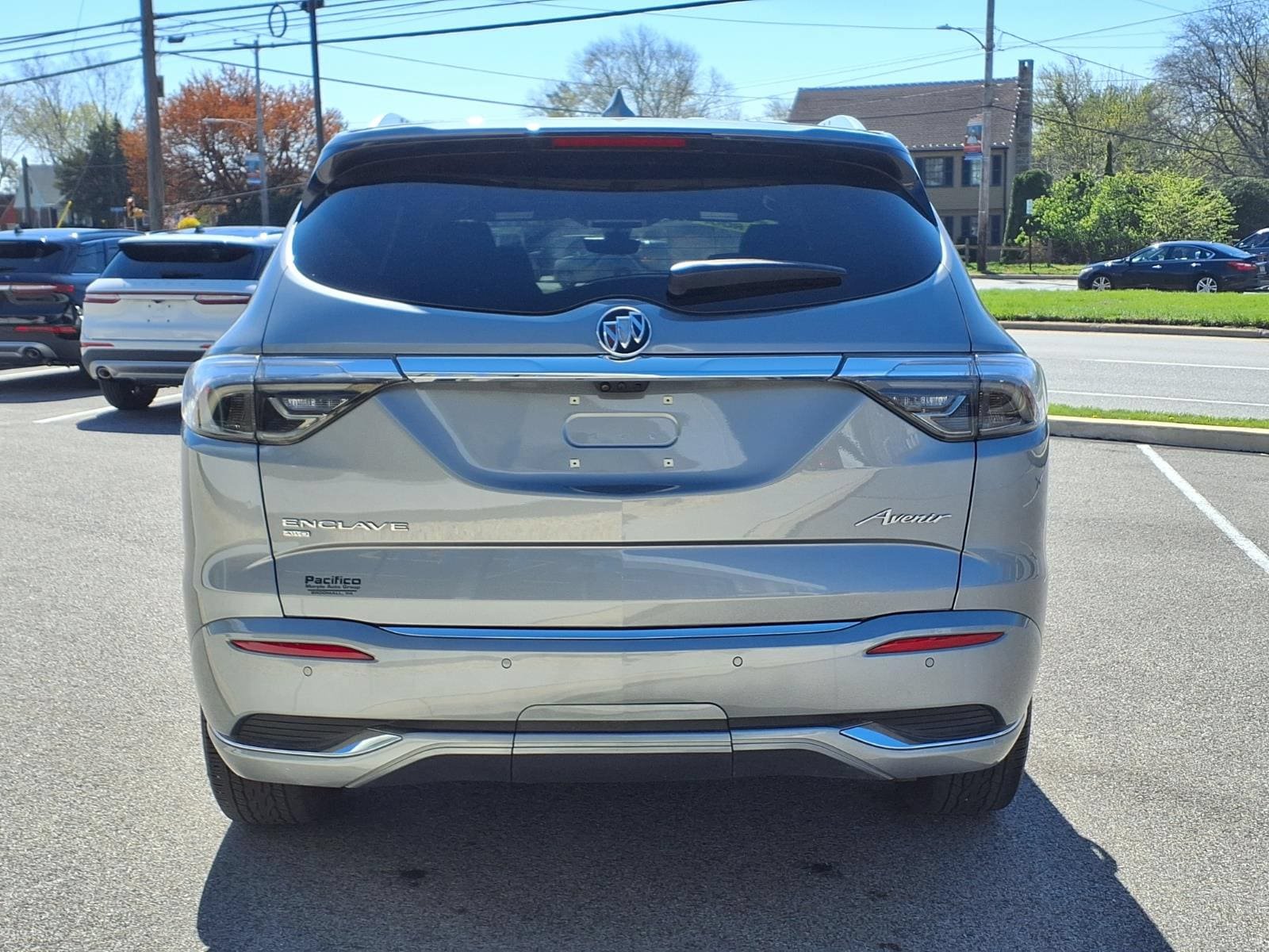 Used 2023 Buick Enclave Avenir w/ Avenir Technology Package AWD/4WD image 5