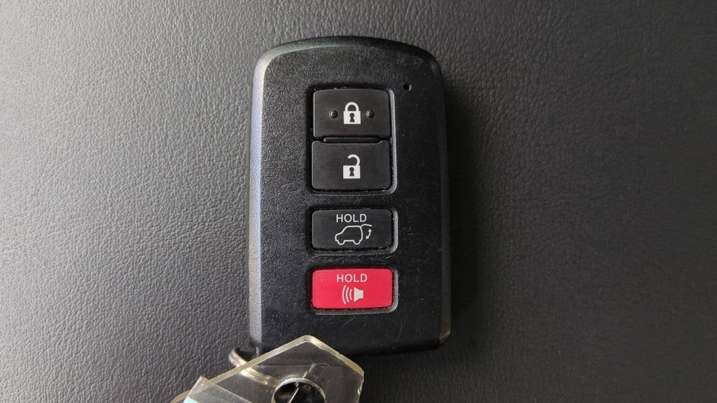 Used 2017 Toyota RAV4 Limited FWD image 24