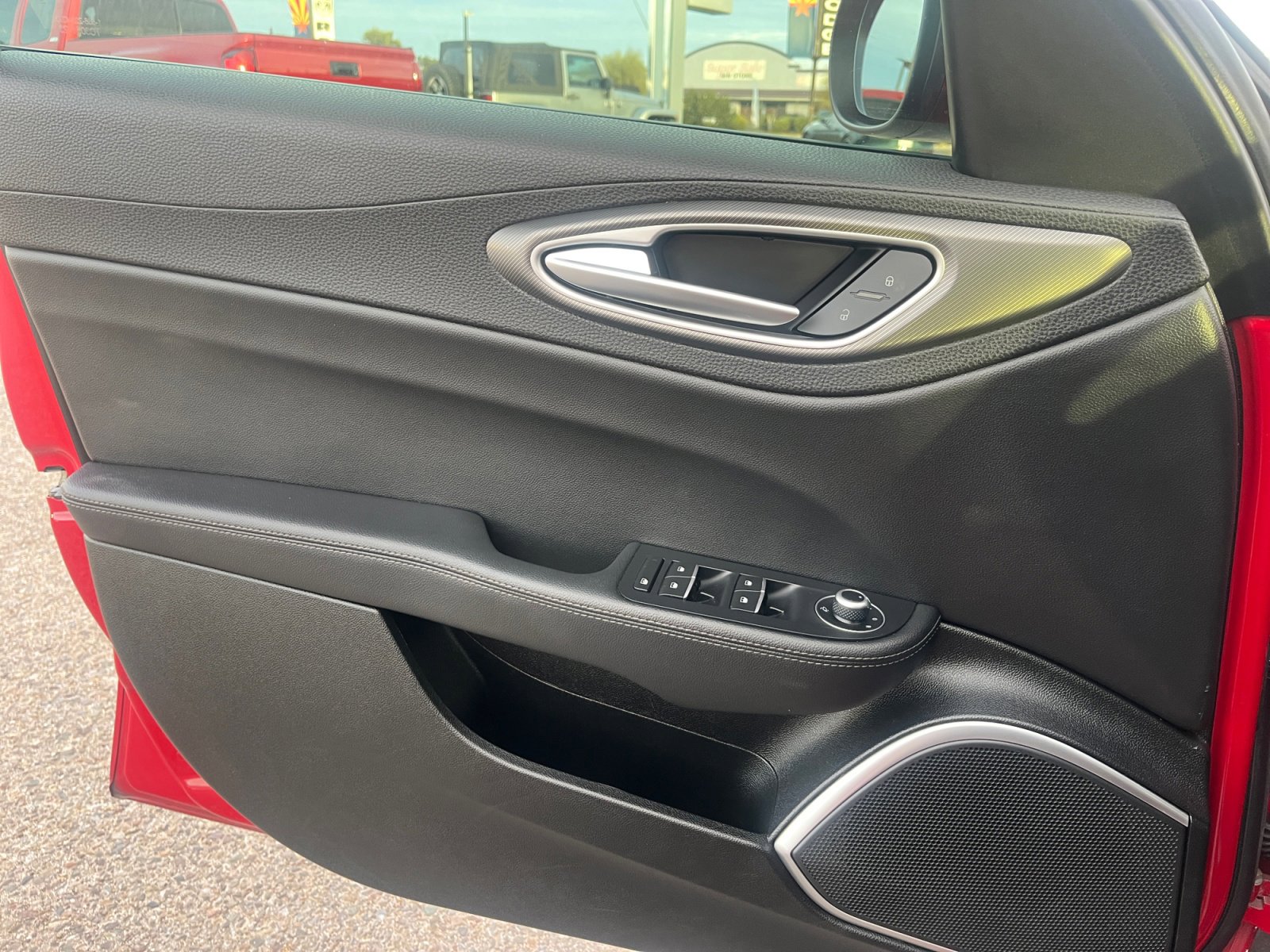 Used 2018 Alfa Romeo Giulia Base image 13