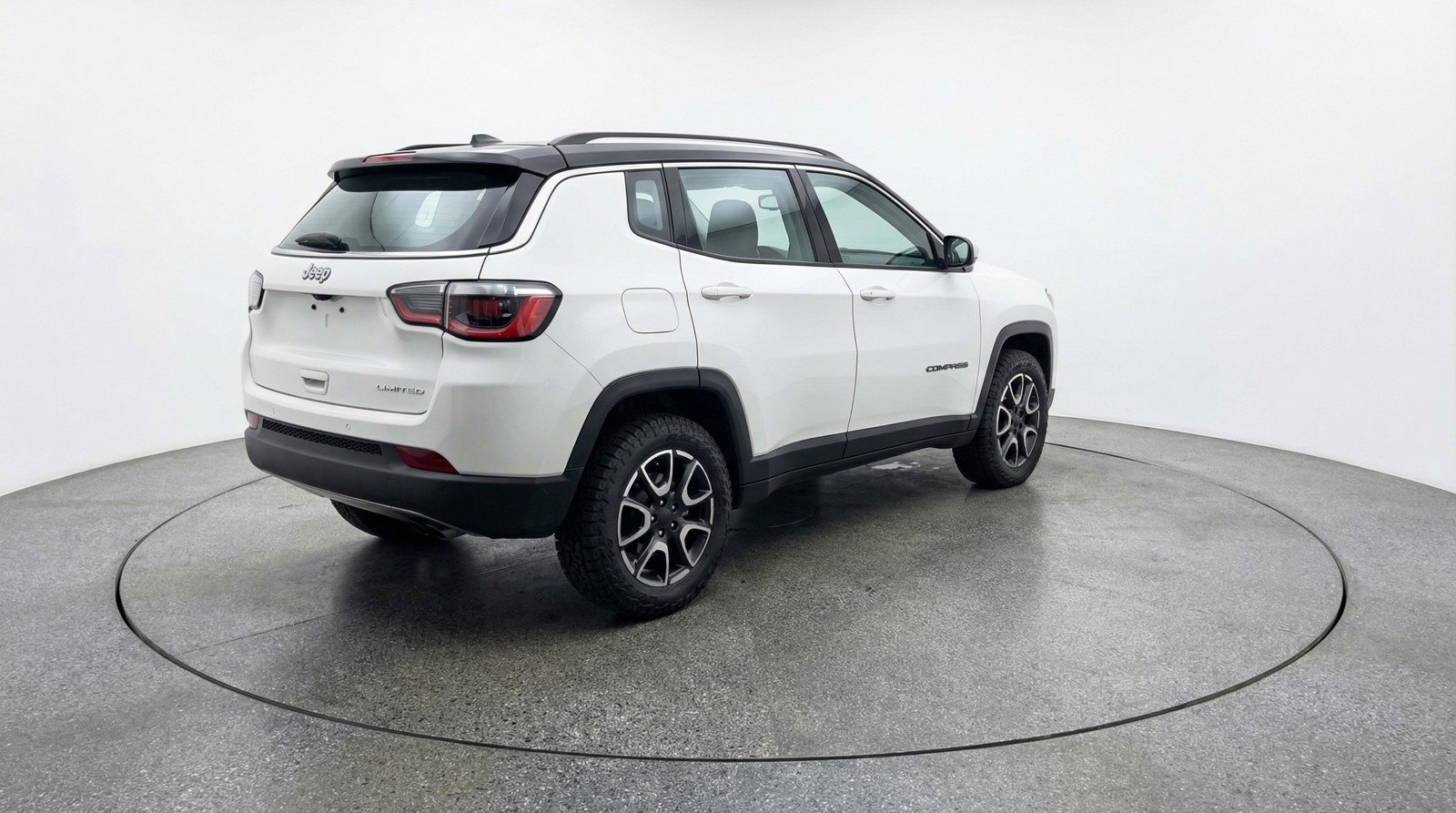 Used 2025 Jeep Compass Trailhawk image 9