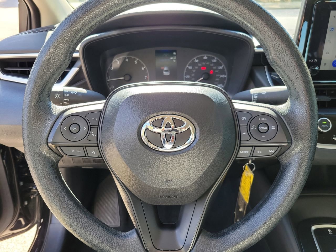 Used 2025 Toyota Corolla LE image 18