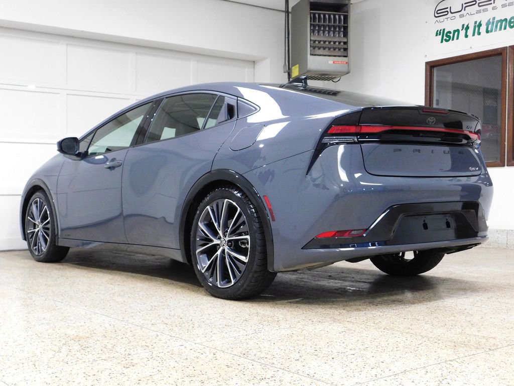 Used 2024 Toyota Prius XLE image 8