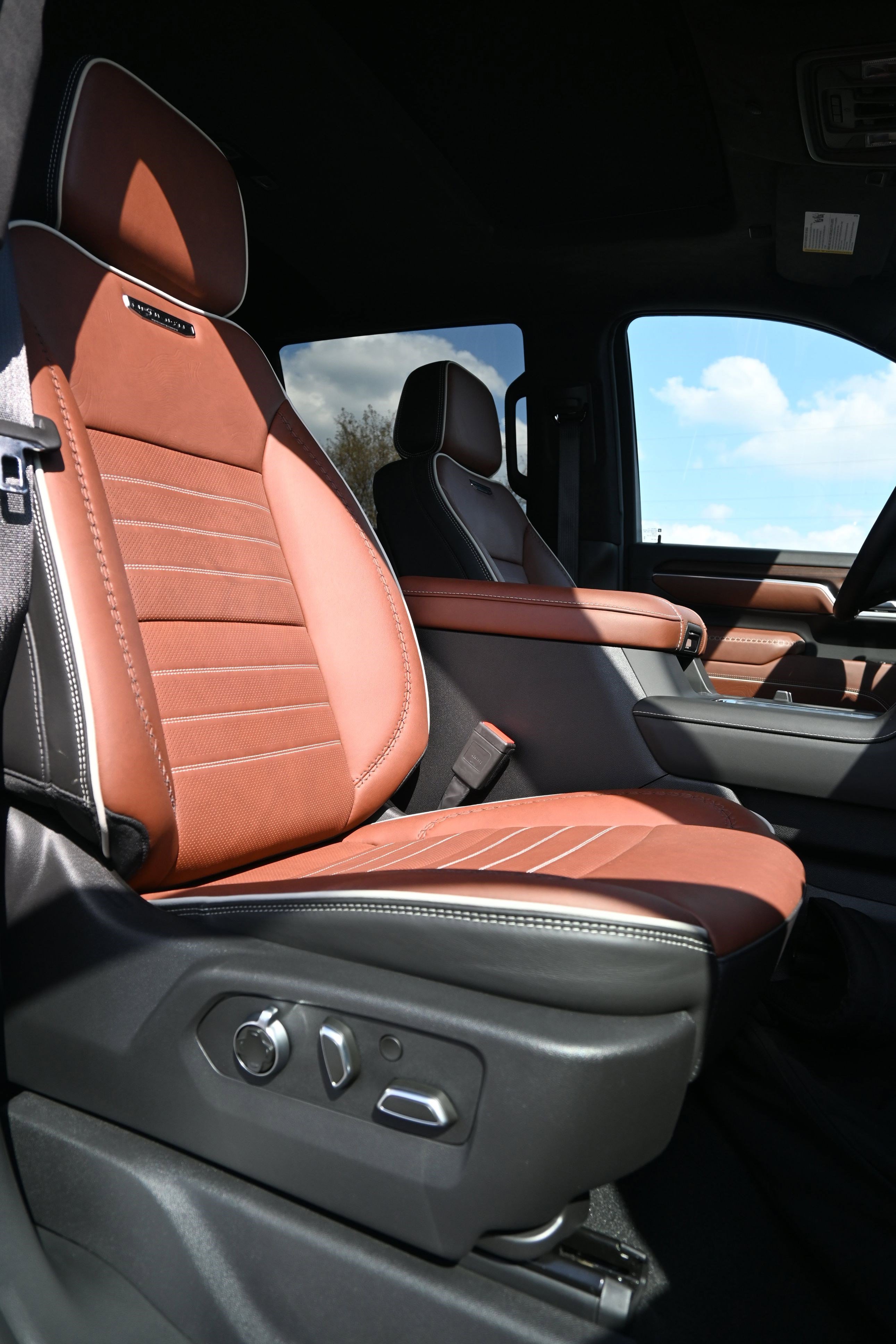 Used 2025 GMC Sierra 2500 Denali Ultimate image 34