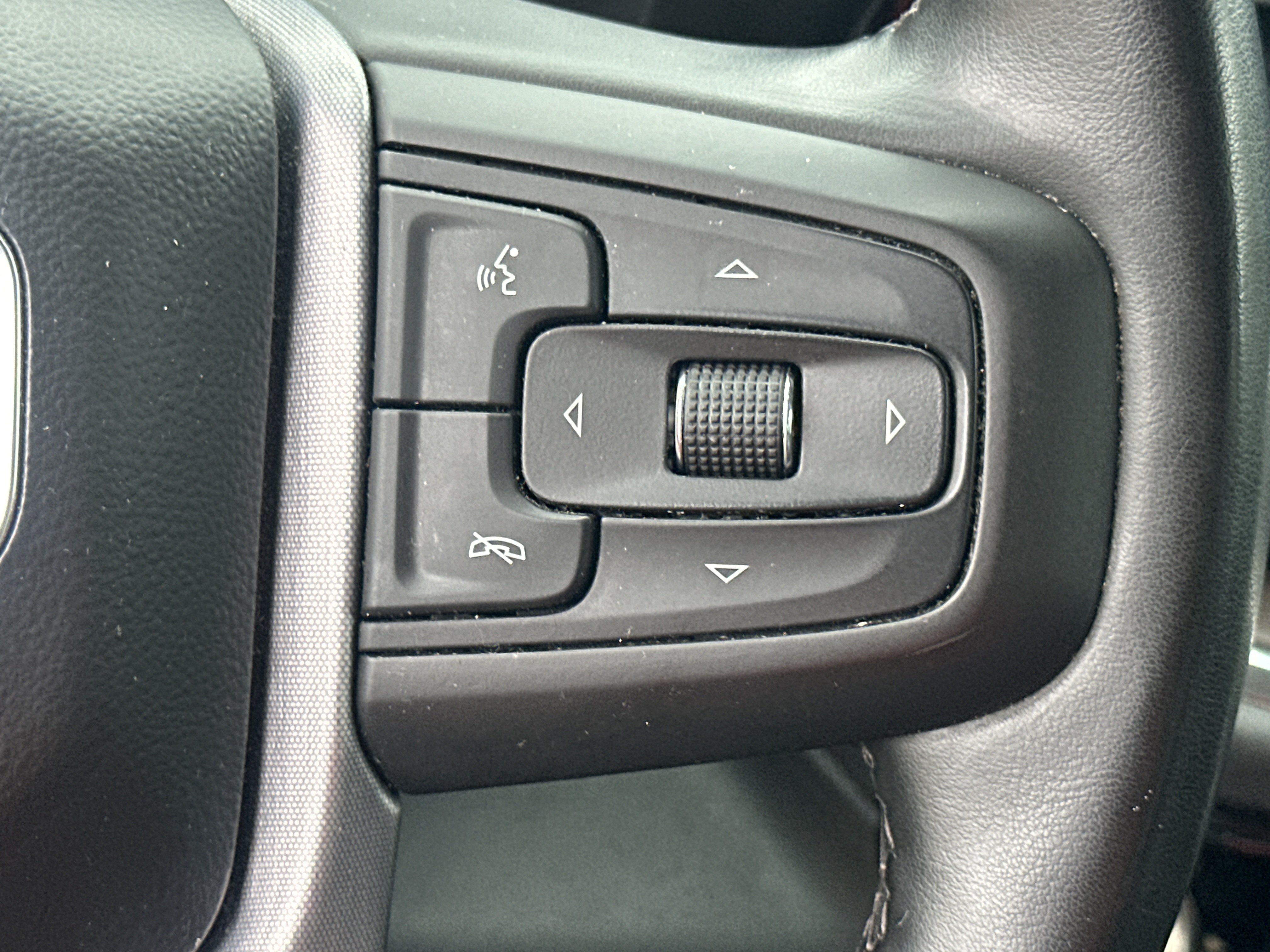 Used 2025 GMC Sierra 1500 SLT AWD/4WD image 25