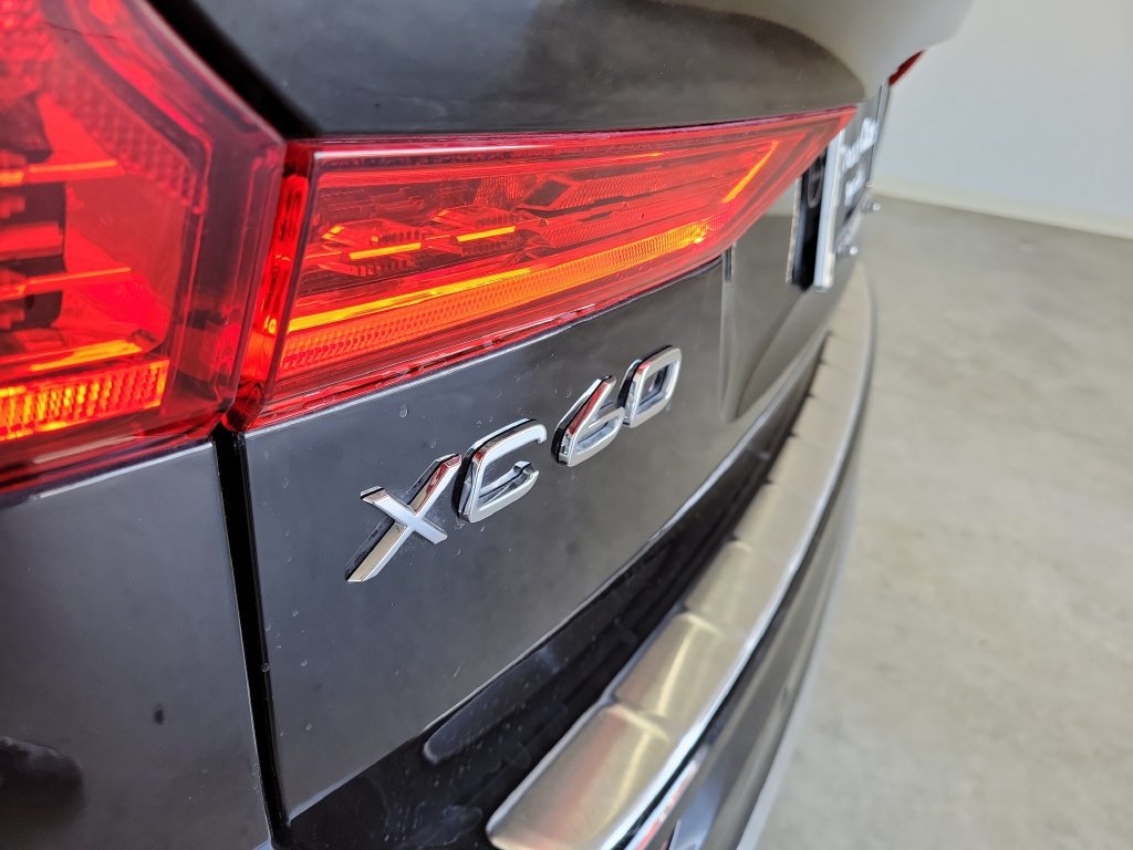 Used 2022 Volvo XC60 T8 Inscription w/ Advanced Package AWD/4WD image 13