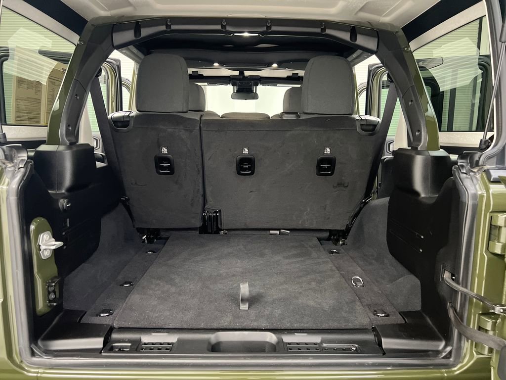 Used 2024 Jeep Wrangler Unlimited Rubicon w/ XTREMEE 35" Tire Package AWD/4WD image 26