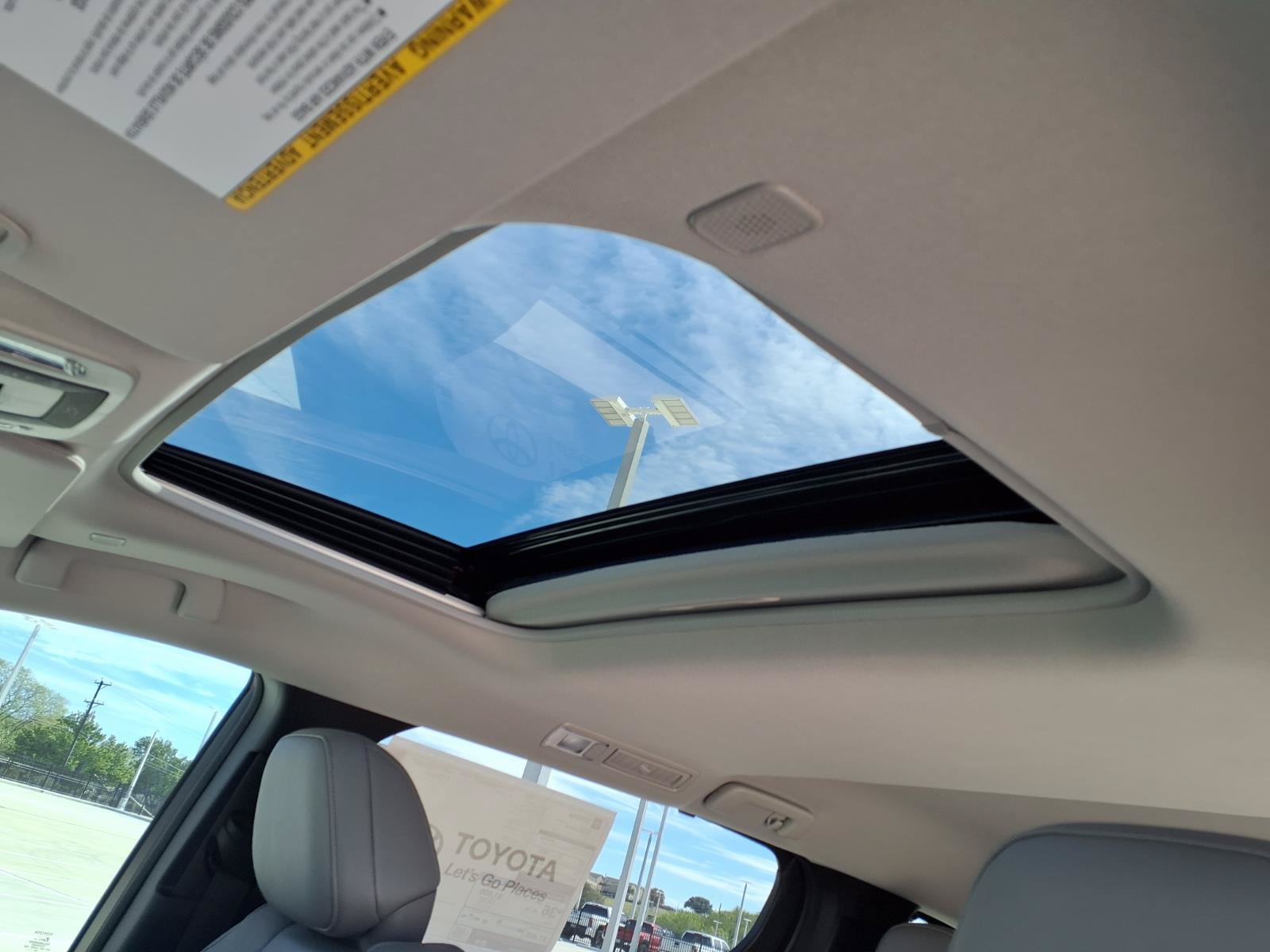 New 2026 Toyota Sienna XLE FWD image 12