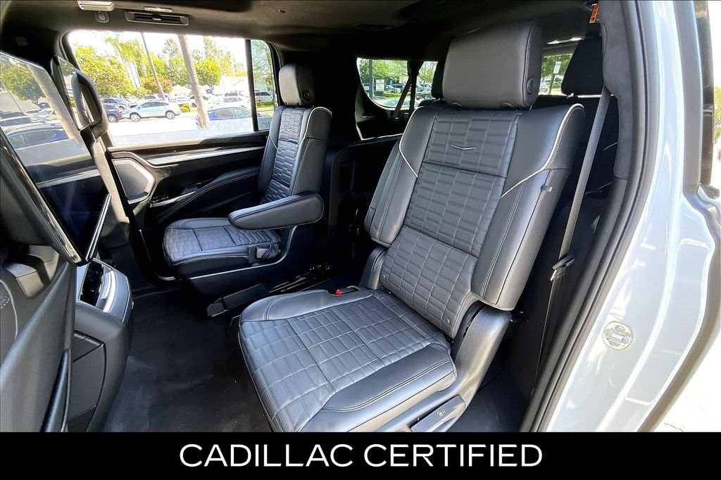 Used 2026 Cadillac Escalade ESV V w/ LPO, ONYX Package AWD/4WD image 19