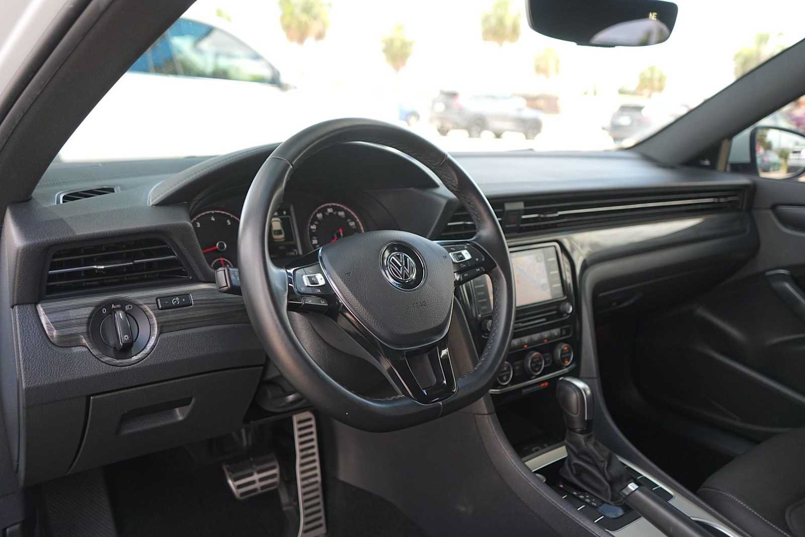Used 2022 Volkswagen Passat 2.0T R-Line FWD image 2