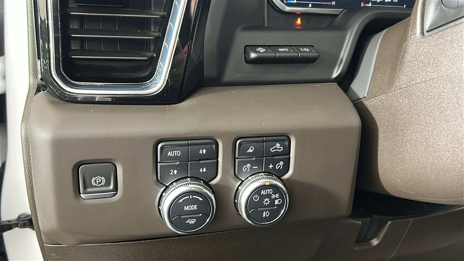 Used 2024 GMC Sierra 2500 Denali w/ Denali Reserve Package AWD/4WD image 23