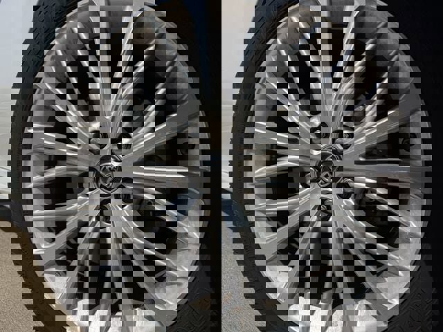 Used 2019 Toyota Camry XLE image 10