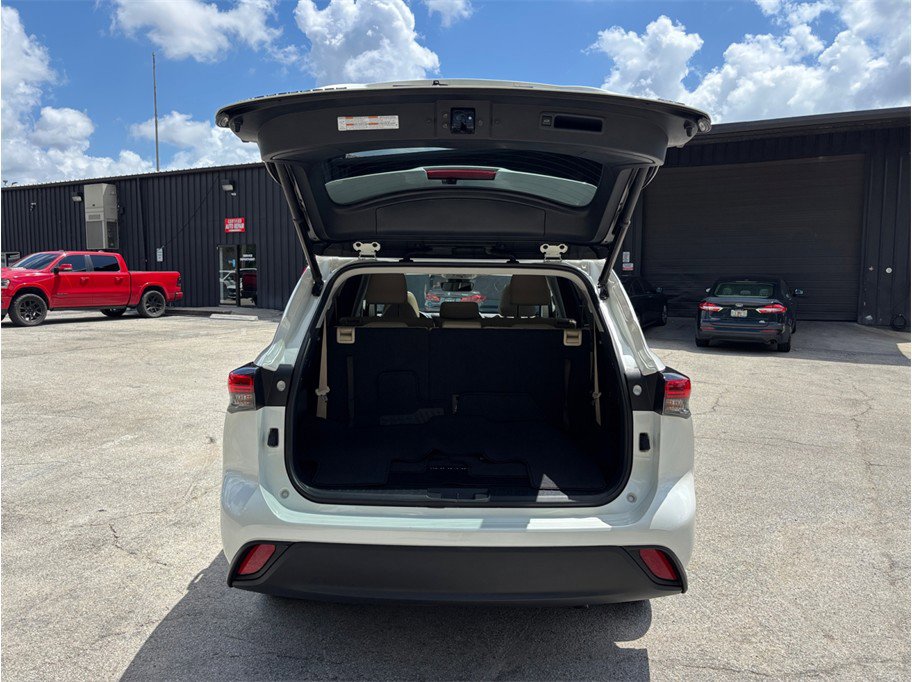 Used 2020 Toyota Highlander XLE FWD image 46