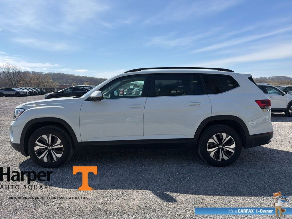 Used 2025 Volkswagen Atlas SE image 2