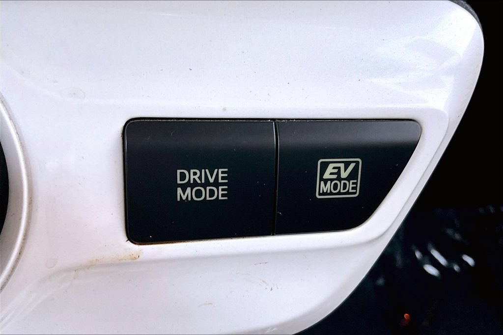 Used 2016 Toyota Prius Four Touring w/ Preferred Accessory Package FWD image 15
