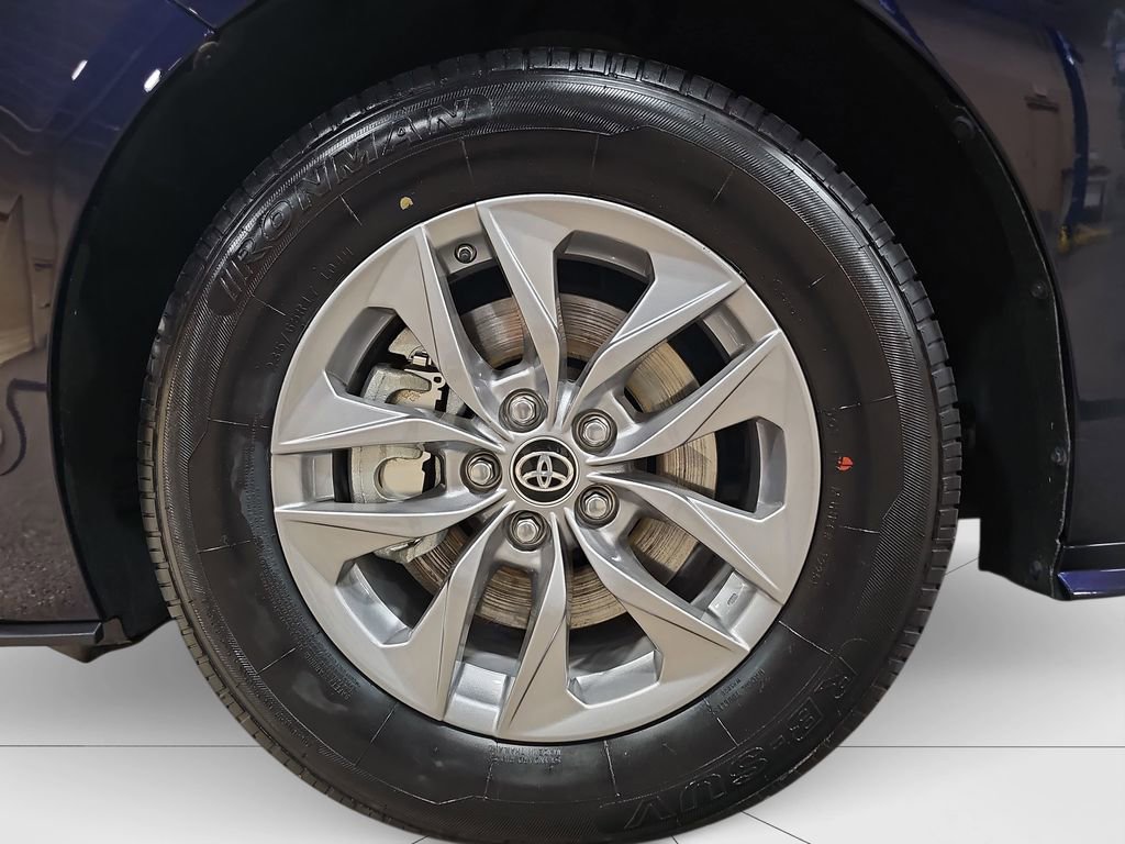 Certified 2024 Toyota Sienna LE image 24