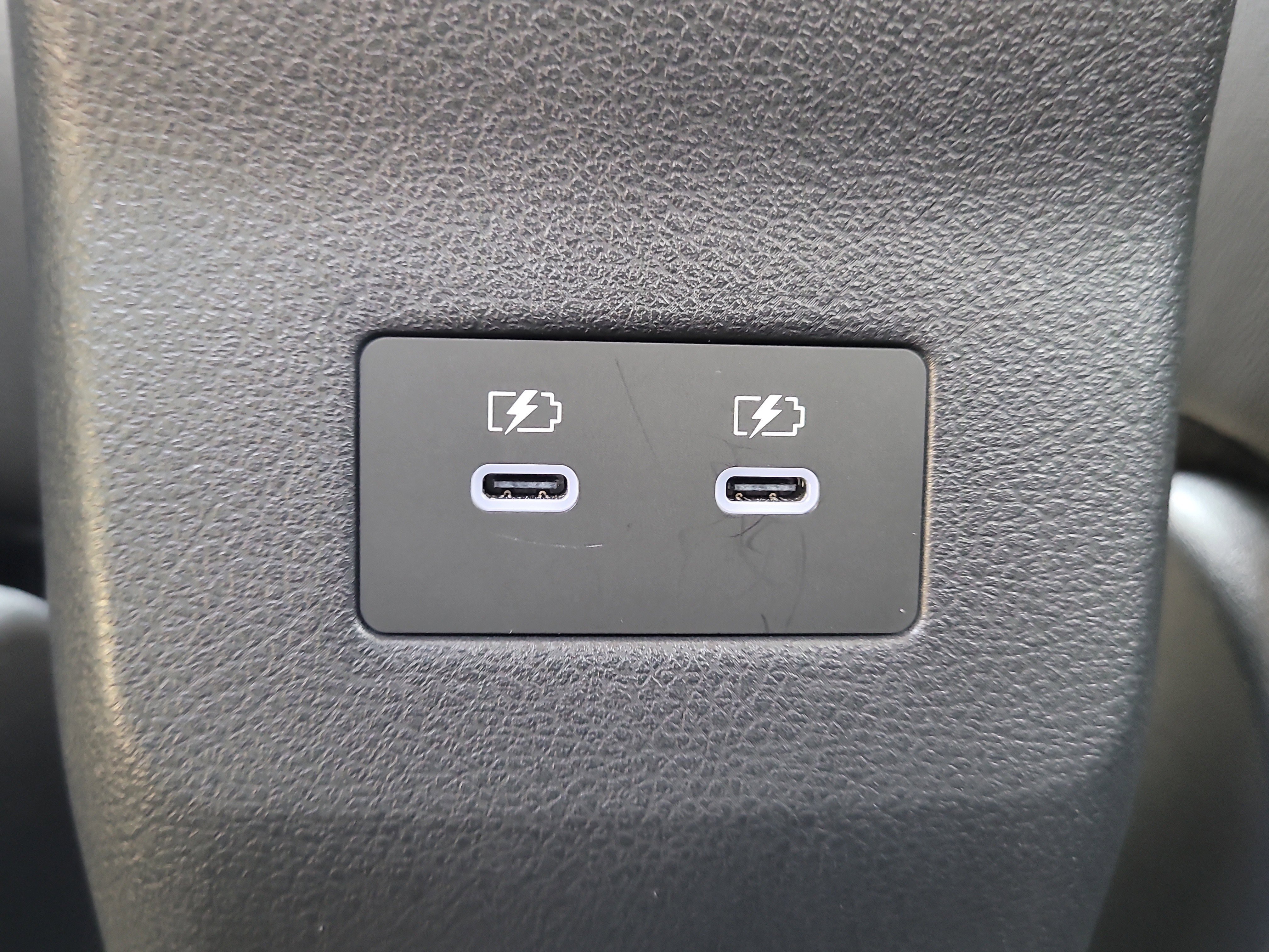 Used 2025 Nissan Kicks SR FWD image 17