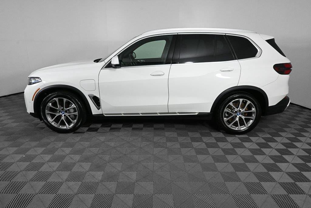 Used 2025 BMW X5 xDrive50e AWD/4WD image 24