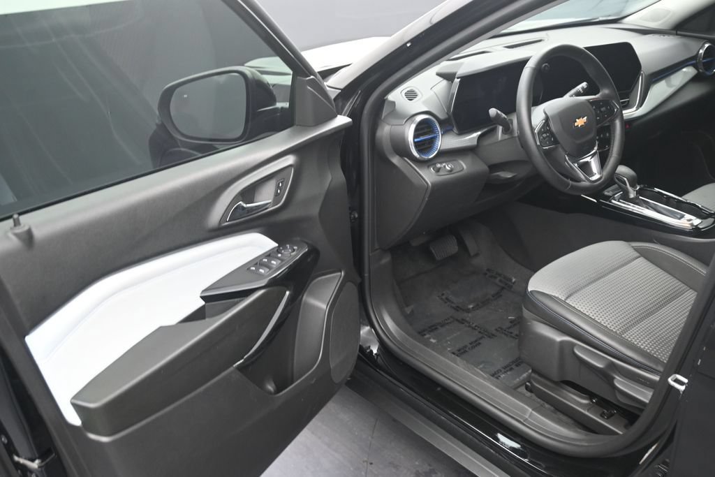 Used 2025 Chevrolet Trax LT w/ Driver Confidence Package FWD image 10