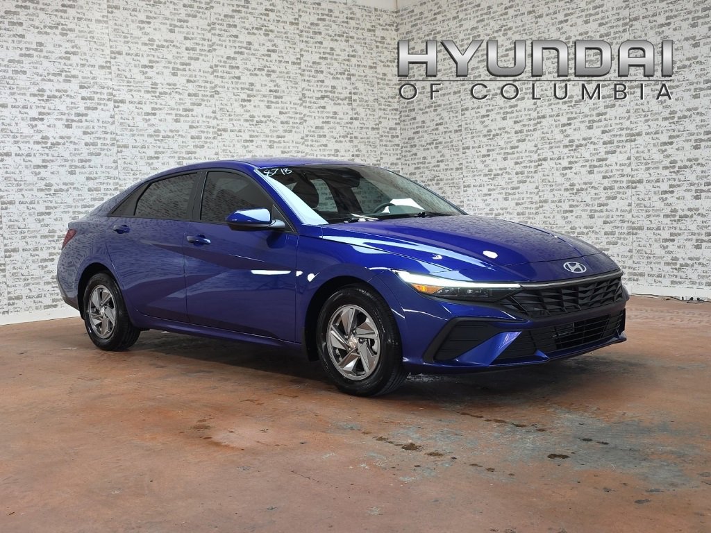Used 2025 Hyundai Elantra SE image 1