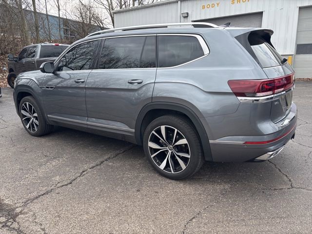 Used 2024 Volkswagen Atlas SEL Premium R-Line image 2