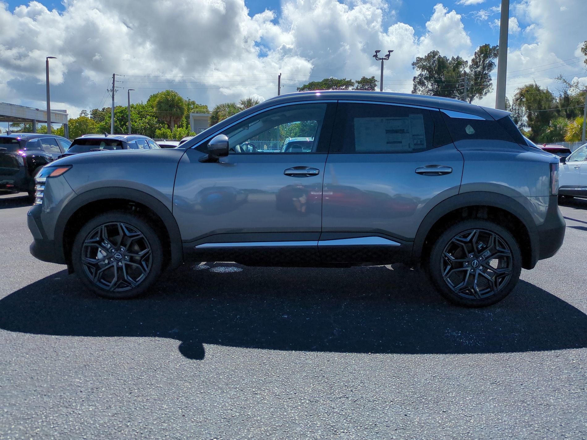 New 2025 Nissan Kicks SR FWD image 7