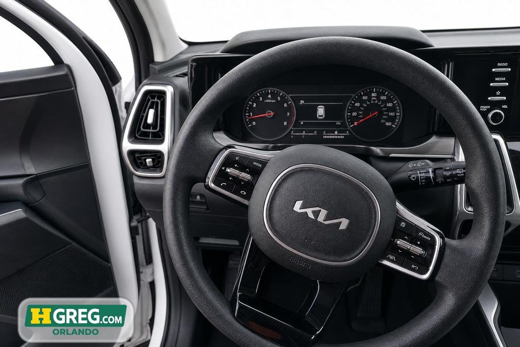 Used 2023 Kia Sorento LX FWD image 11