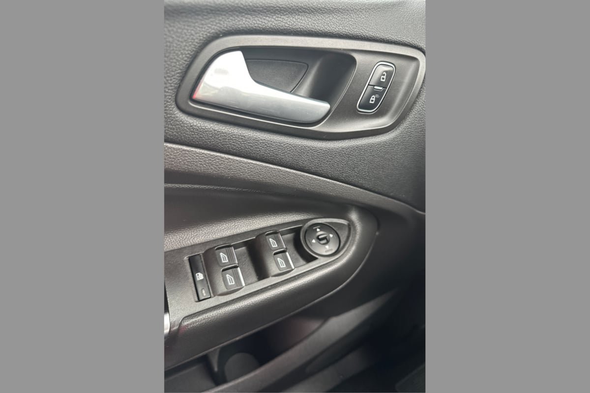 Used 2017 Ford Escape SE w/ Equipment Group 201A AWD/4WD image 41