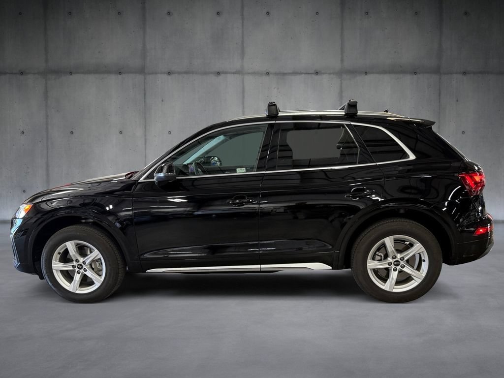 Used 2023 Audi Q5 2.0T Premium w/ Convenience Package AWD/4WD image 2