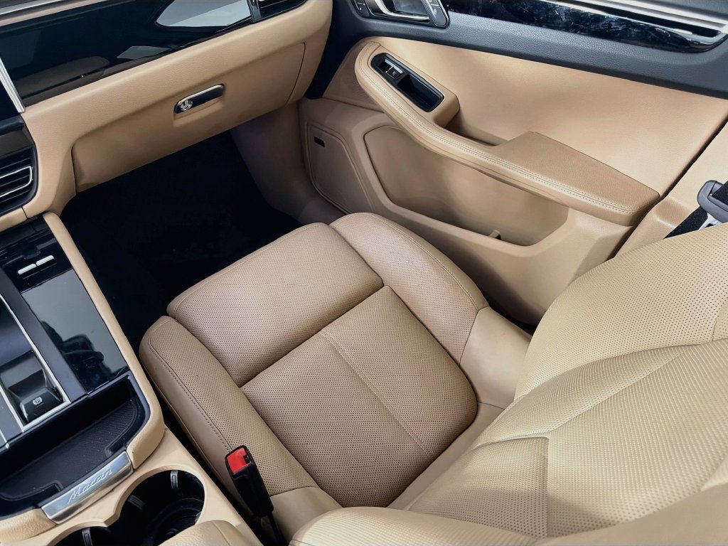 Certified 2023 Porsche Macan S AWD/4WD image 26