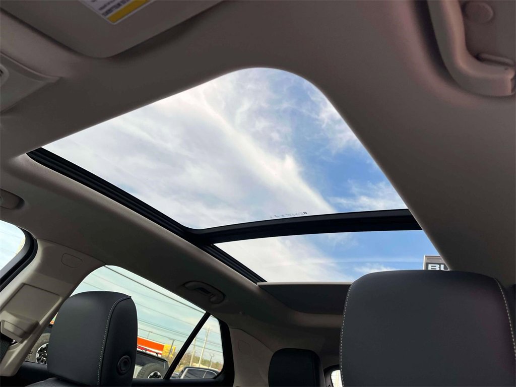 Used 2021 Buick Envision Essence w/ Technology Package I image 37