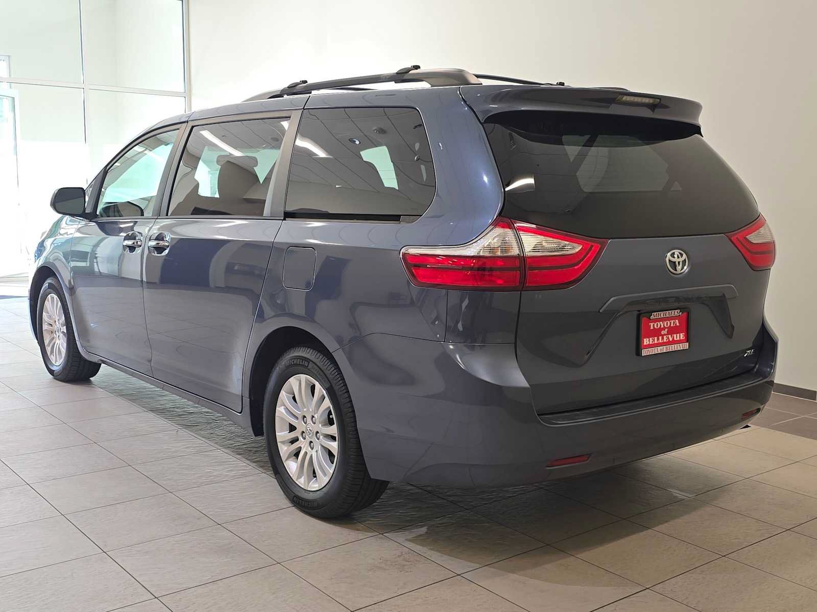 Used 2017 Toyota Sienna XLE FWD image 4