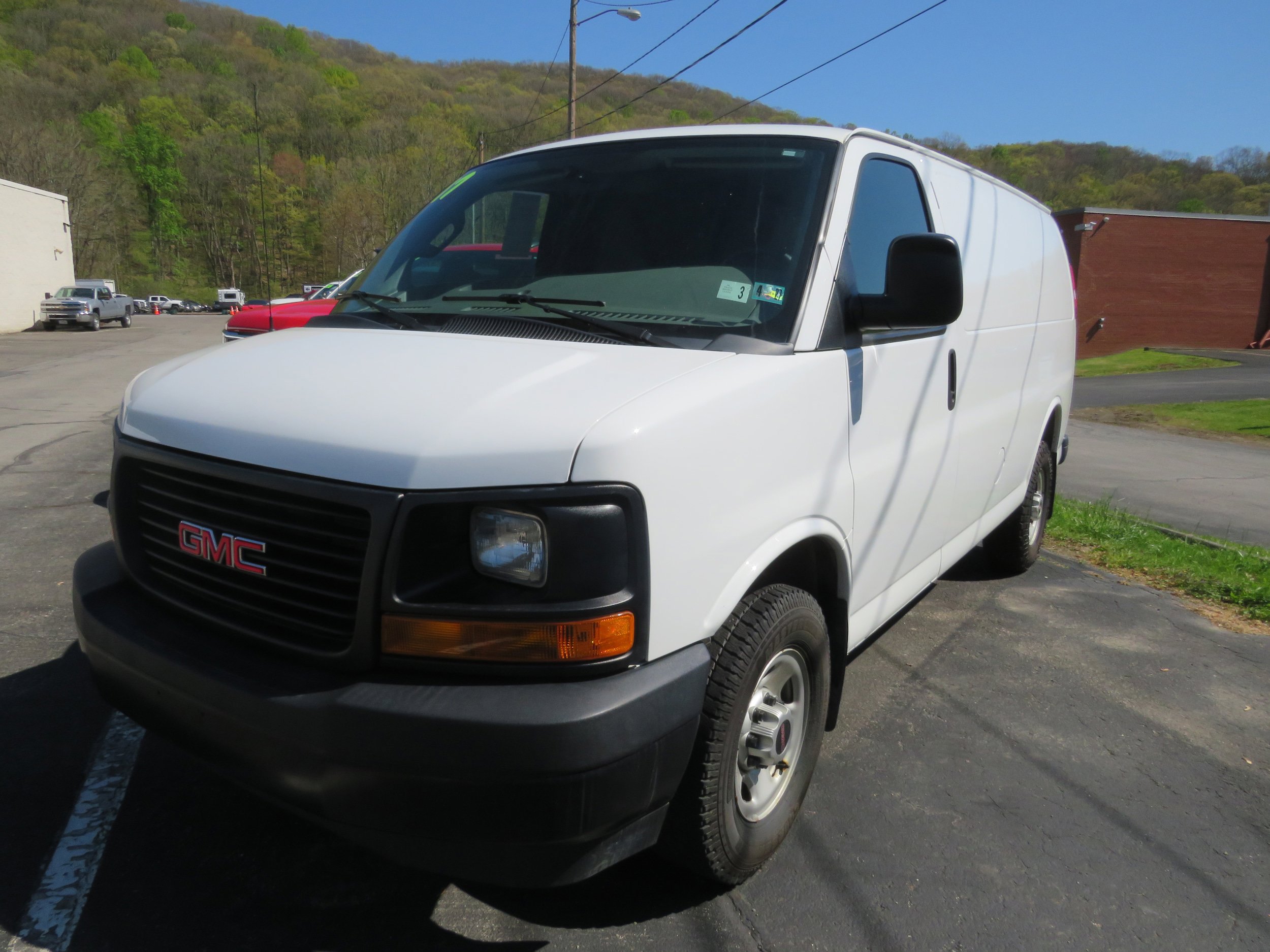 Used 2017 GMC Savana 2500 RWD image 3