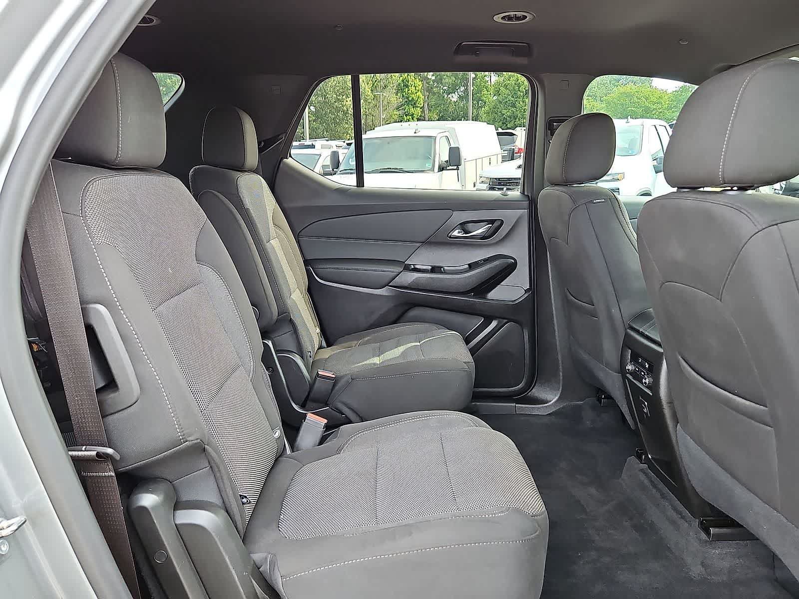 Used 2023 Chevrolet Traverse LT FWD image 31