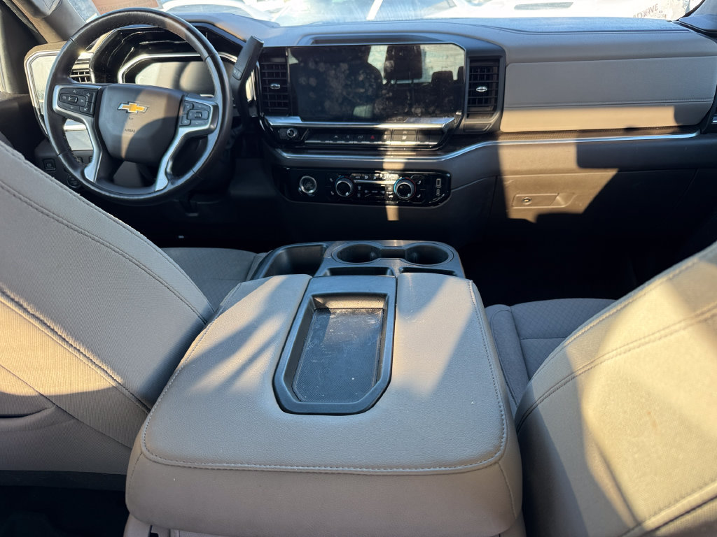 Used 2022 Chevrolet Silverado 1500 LT AWD/4WD image 6