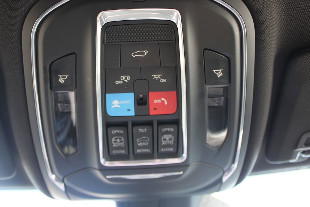 Used 2024 Jeep Grand Cherokee L Limited w/ Luxury Tech Group II image 50