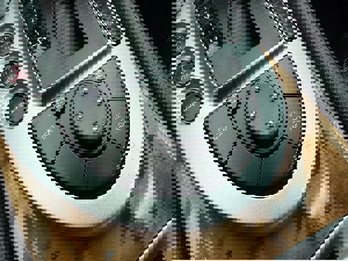 Used 2011 Mercedes-Benz SL 63 AMG image 22