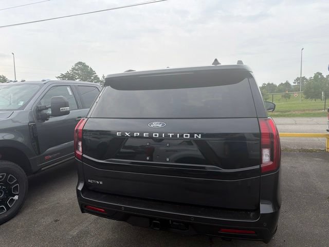 Used 2025 Ford Expedition Active AWD/4WD image 17