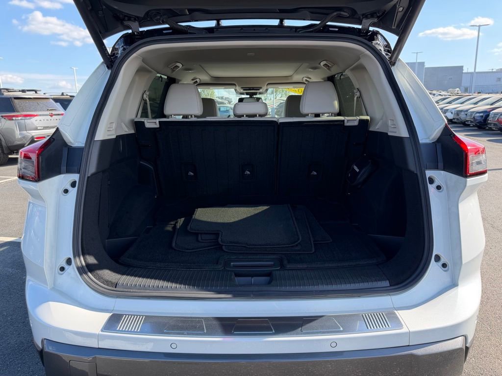 Used 2025 Nissan Rogue SL w/ Tech Package image 47