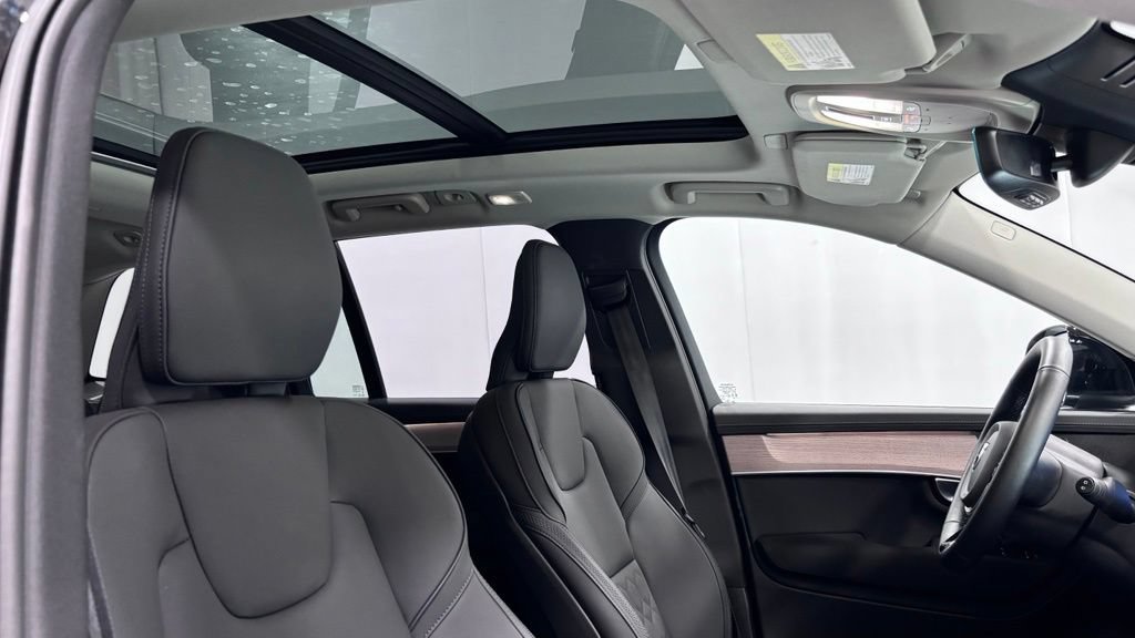 Certified 2025 Volvo XC90 B6 Plus AWD/4WD image 19