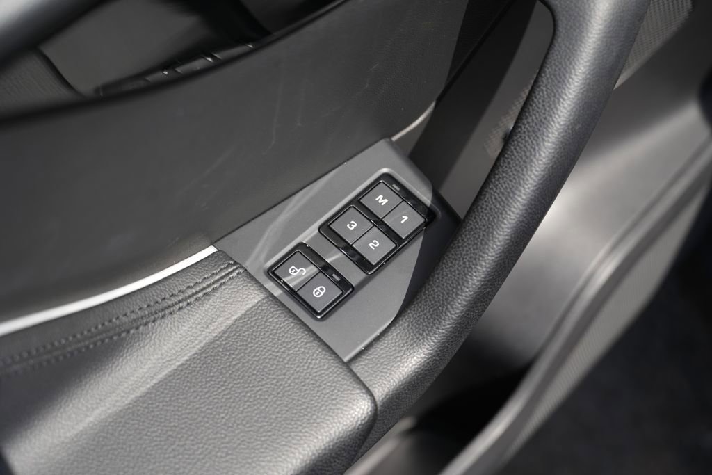 Used 2019 Jaguar F-PACE Premium image 24