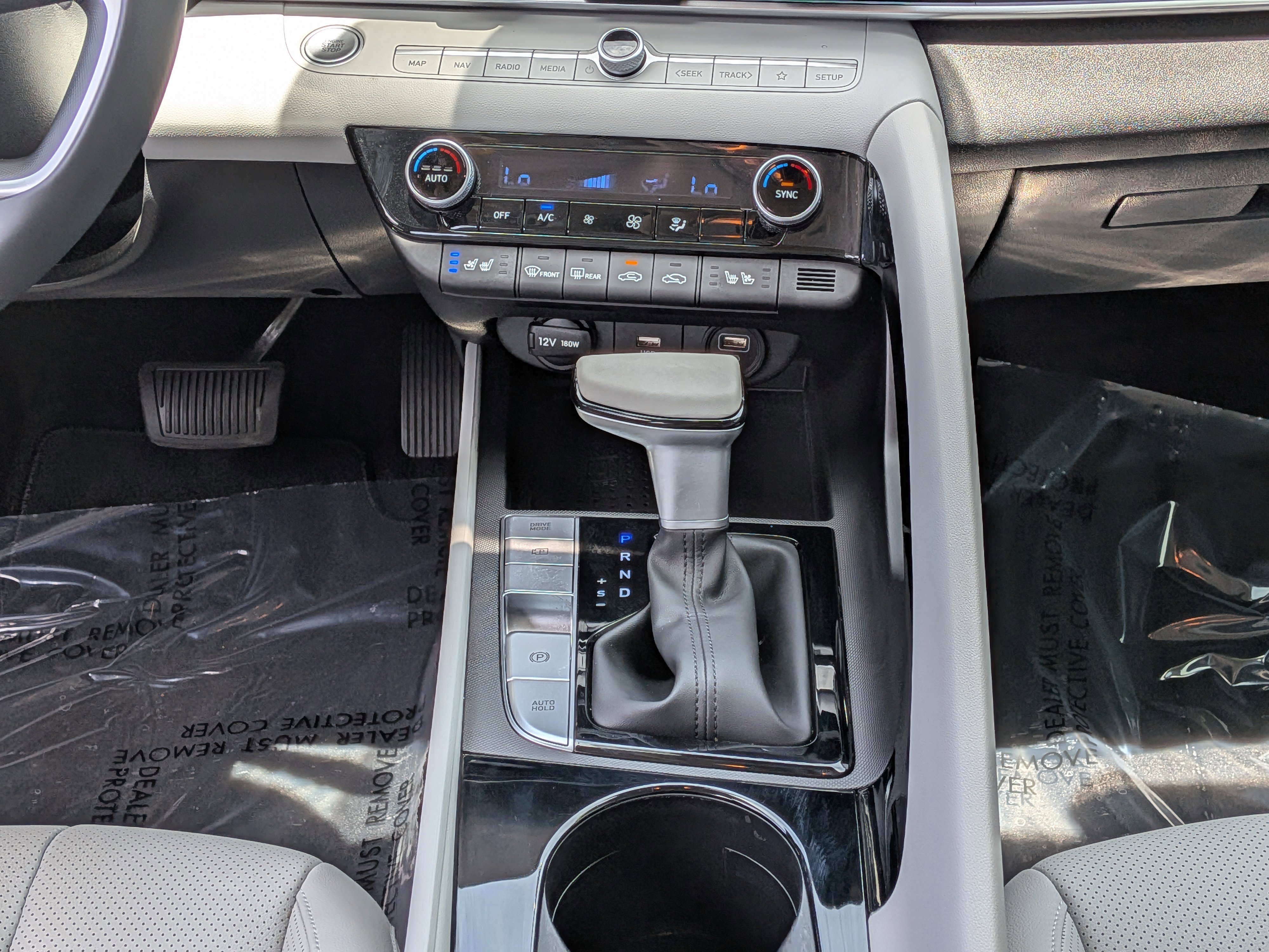 Used 2023 Hyundai Elantra Limited w/ Preferred Accessory Package FWD image 19